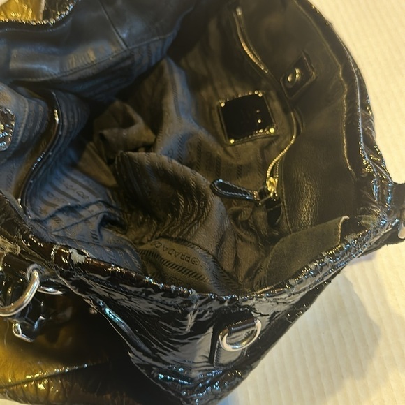 Prada authentic patent black and gold hobo bag with straps and inside pockets - Picture 14 of 16